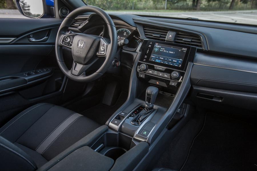 Интерьер Honda Civic Hatchback (FK7) 2016 года  (NA) (фото 3 из 40)
